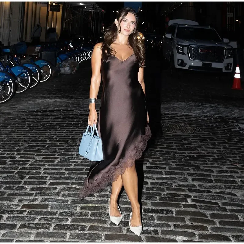 Braunes Satin-Slip-Kleid für Damen, Spaghettiträger, V-Ausschnitt, asymmetrisches Midikleid mit Spitzenbesatz, 2025, weibliche Abendparty, modische Oberbekleidung – Detail 3