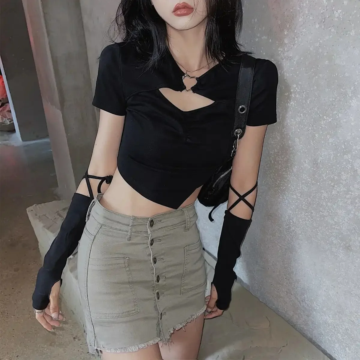 

Y2K Short Sleeve T-shirt Women's Harajuku Summer Cutout Slim Fit Design Korean Style Above Umbilical Short Top Versatile