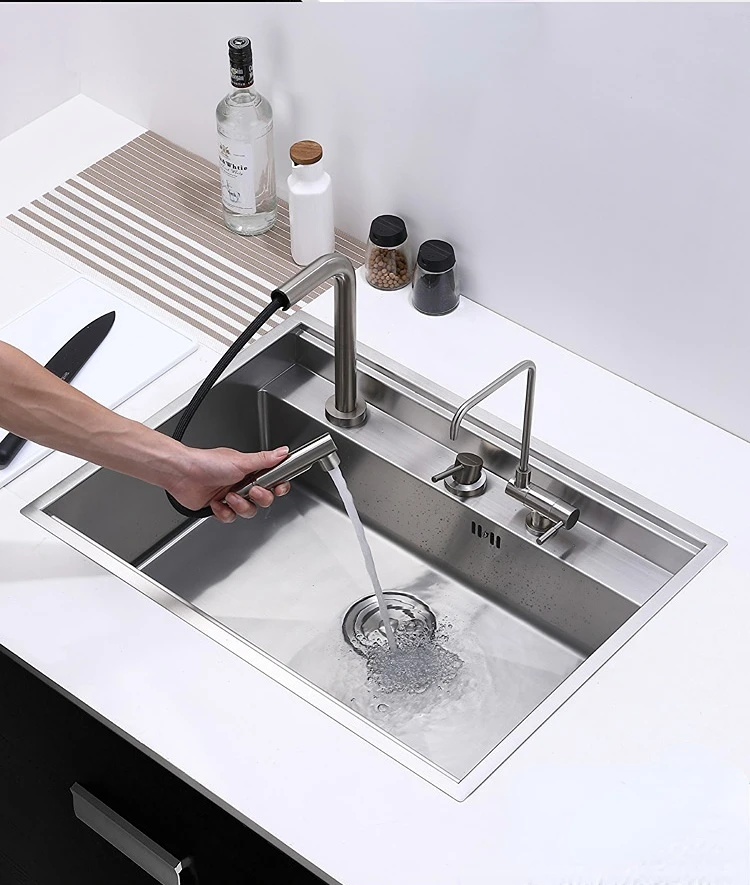 シンク 流し台自立型ステンレス鋼シングルボウル商業レストランキッチンシンクセット蛇口付き、1コンパートメント、ランドリールーム、裏庭  ステンレススチール製キッチンユーティリティシンク 独立型シンク 業務用 蛇口付き 排水ユニット 収納棚付き 部屋 ガレージ ... 自立式ステンレススチール製 1コンパートメント 業務用レストランキッチンシンクセット 蛇口付き 準備・ユーティリティワークステーショ