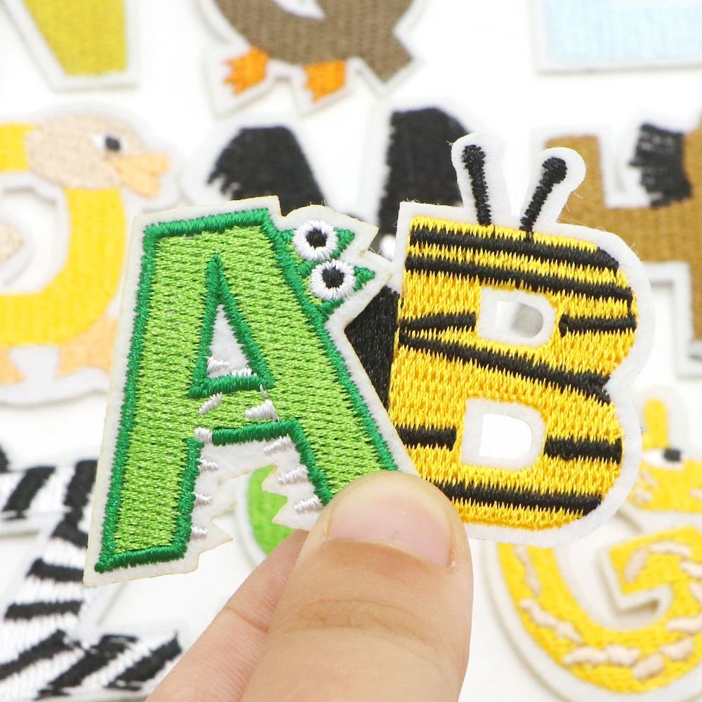 1 Stück Cartoon-Tiermotiv Englische Alphabetbuchstaben A-Z Aufbügelbare Buchstaben-Applikation für Kleidung, Taschen und Schuhe