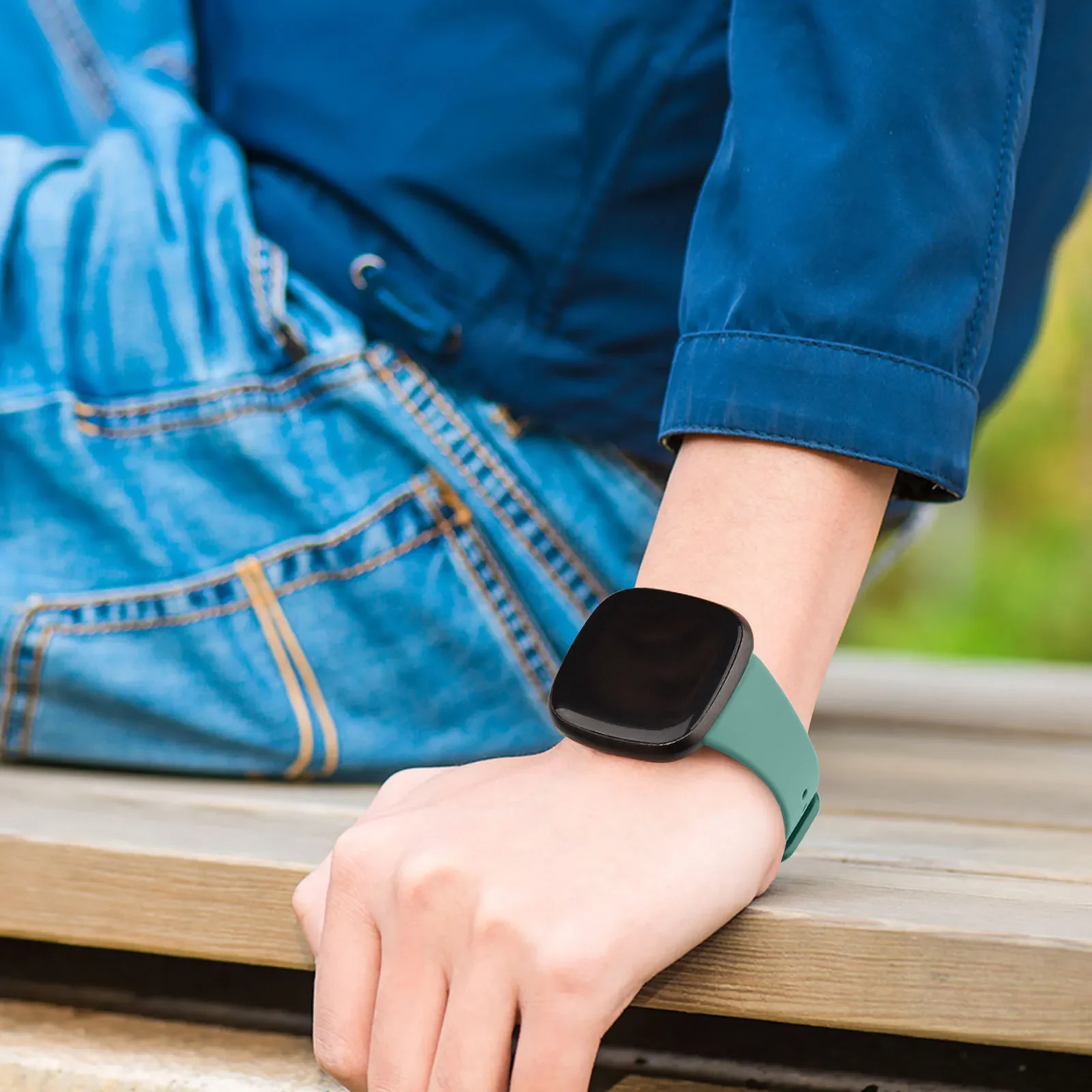 Fitbit Versa 3 ð     Smartwatch ׼ Fitbit Sence  Ǹ  Ʈ  ü