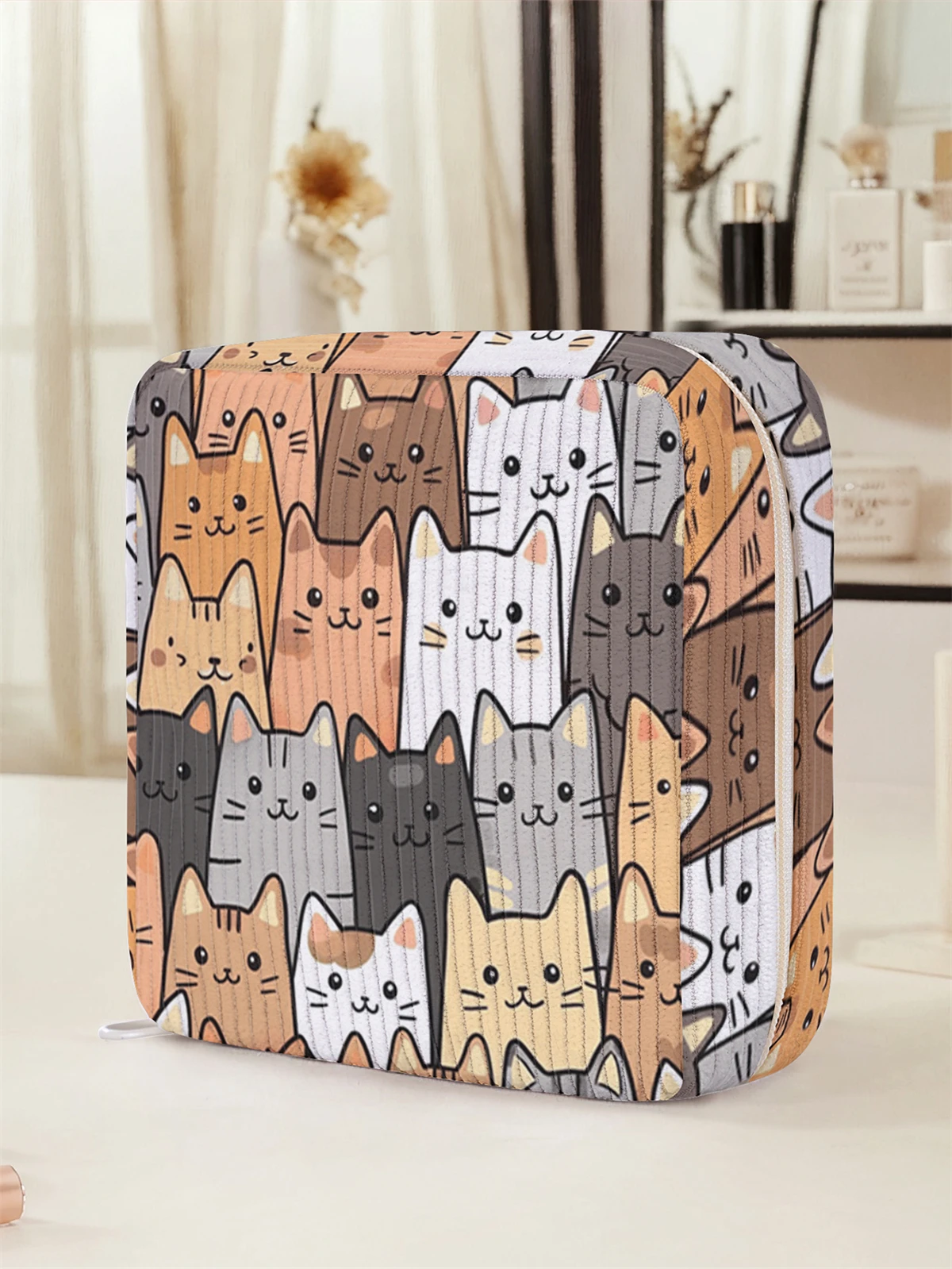 Cartoon cat pattern printed sanitary napkin storage bag, women's lightweight tissue bag, sanitary tissue bag