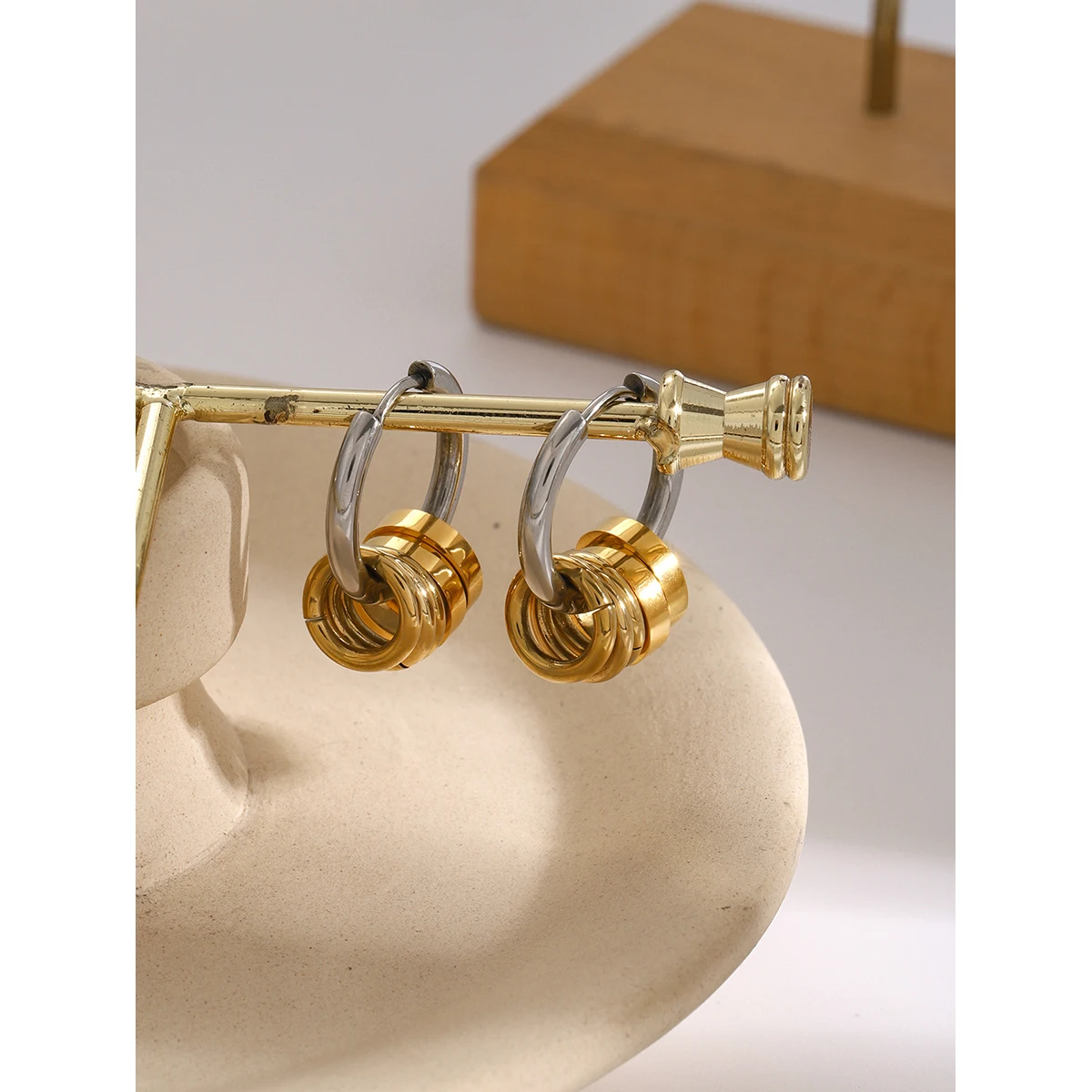 Uworld Personalized Charm 316 Stainless Steel Huggie Unusual Earrings 18K Gold Plated Geometric Hollow Women Fashion Jewelry - Image 4