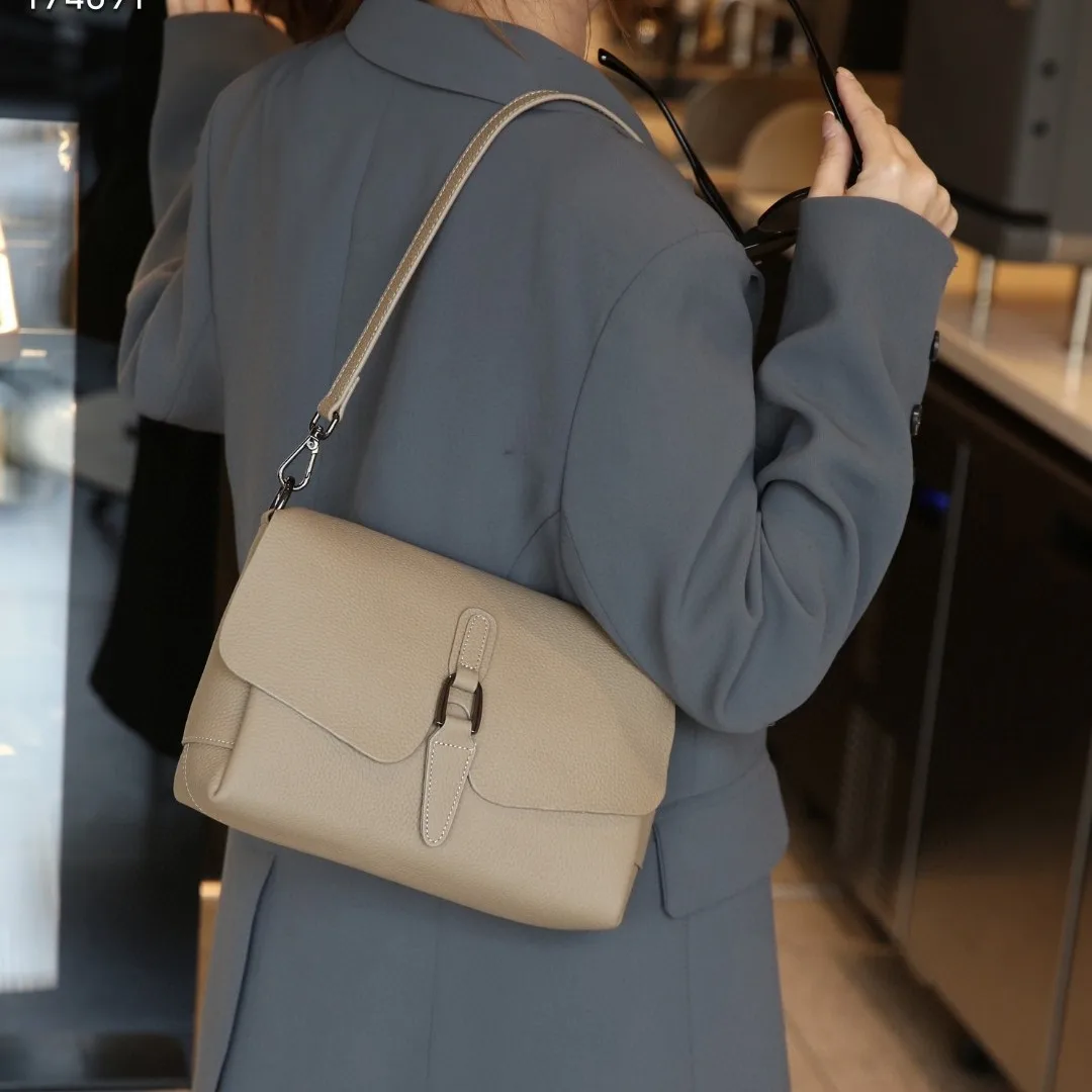 

2024 Popular Soft Genuine Leather Large Capacity Women's Handbag Leisure Commuting Shoulder Bag Multi Functional Crossbody Bag