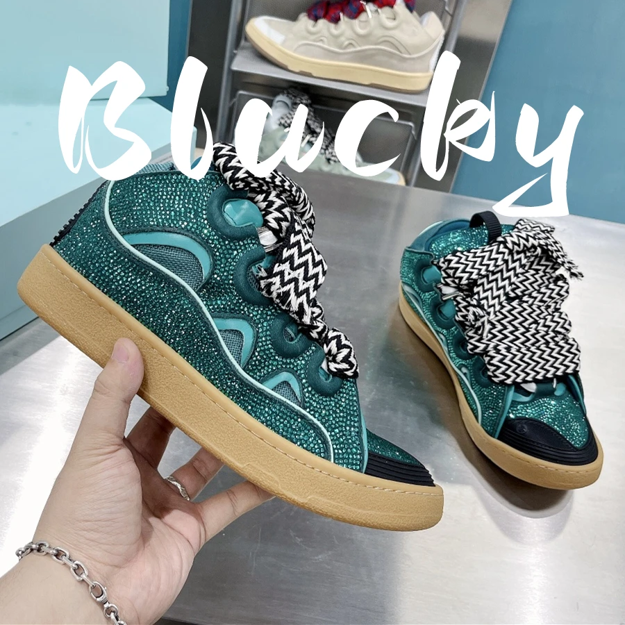 Рисунок 2 - Повседневная обувь для мужчин и женщин