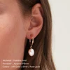 Boucles d'oreilles créoles eManco délicates et minimalistes avec perle naturelle en forme de goutte d'eau, en acier inoxydable couleur or, bijoux pour femmes, décontractées et pour les soirées romantiques