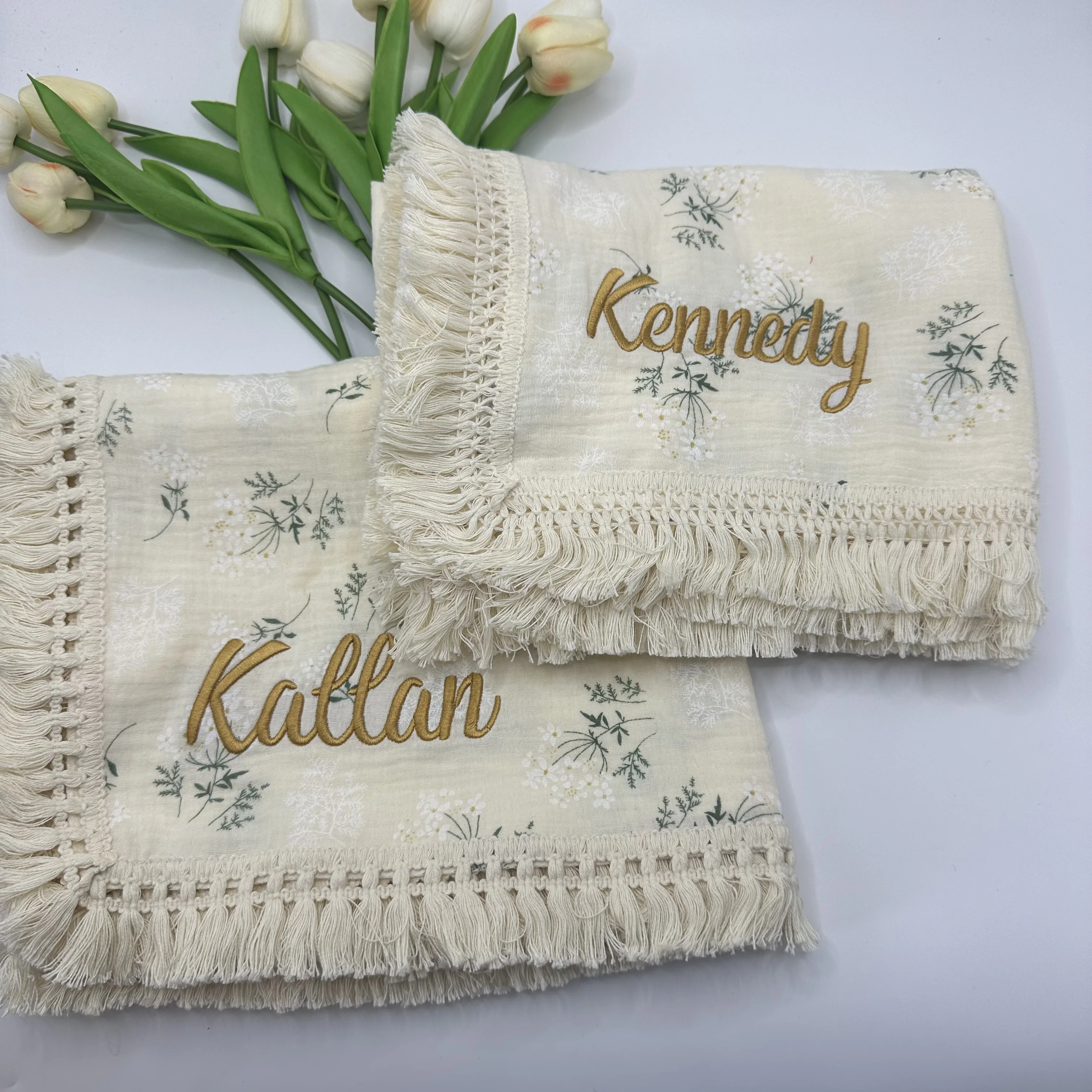 

Embroidered Name Blanket, Personalized Baby Blanket, Air-Conditioned Blanket, Sofa Blanket, Portable And Foldable Blanket