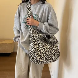 Leopard Design Korean Fashion Crossbody Travel Handbag (CreamyWhite)