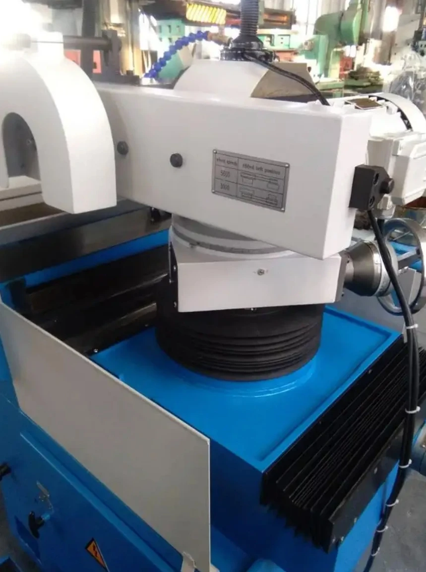 Universal Cylindrical Grinding Machine Internal External Grinder Machine 3