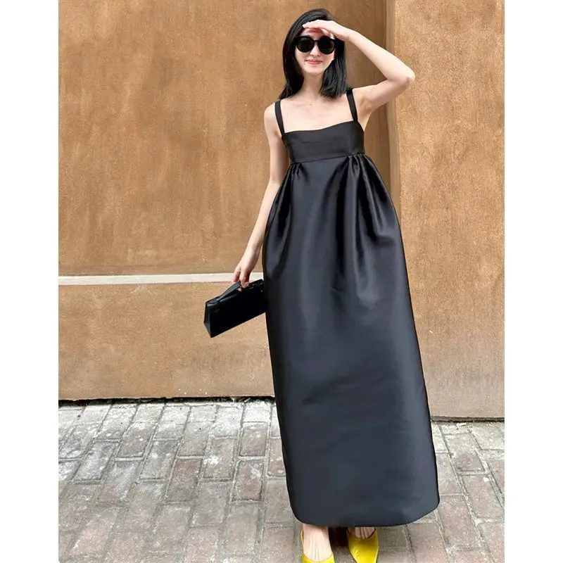 

French style Hepburn retro black halter dress 2023 early spring high grade temperament of the socialite slimming bud dress