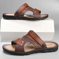Sandales décontractées à la mode pour hommes, sandales d'été à enfiler, chaussures de plage classiques pour hommes, sandales d'extérieur en cuir, pantoufles pour hommes 1