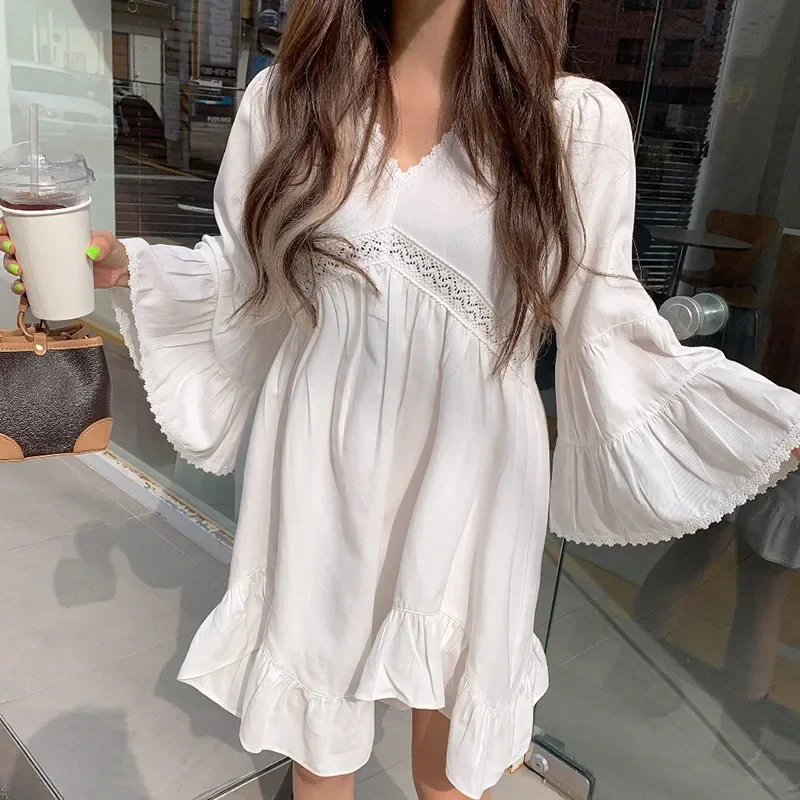 

New Fashion White Shirt Dress Summer Holiday V-neck Lace Stitching Loose Mini Dress Irregular Ruffles Hem Chic Dress Vestidos