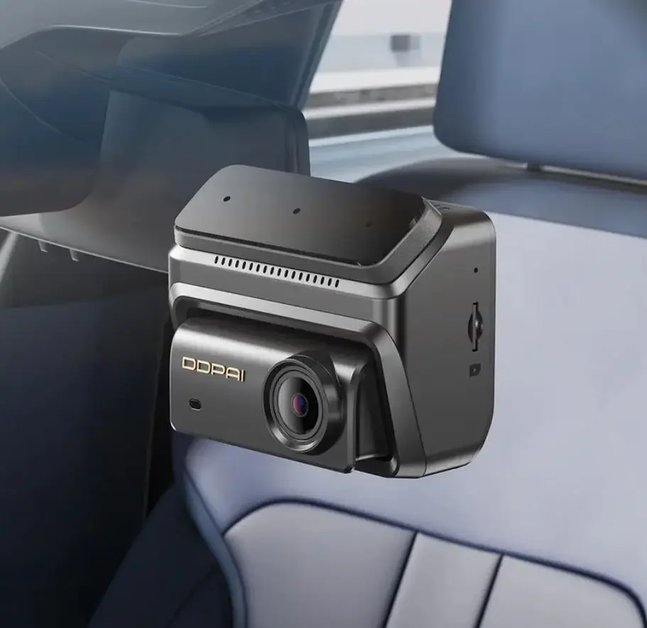 오리지널 DDPAI Z90 Pro 3채널 블랙박스 AI 실내 카메라 (IR 및 인물화 최적화 기능 내장) GPS 및 ADAS 2.0 알림 기능 탑재