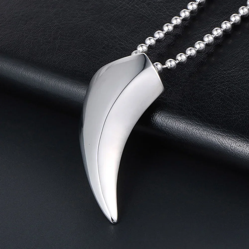 Punk Stainless Steel Crescent Spike Pendant Necklace Men Women Fashion Wolf Tooth Necklace Jewelry Changeable Leather Strap