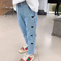 Denim Jeans mit Herzen / Blumen