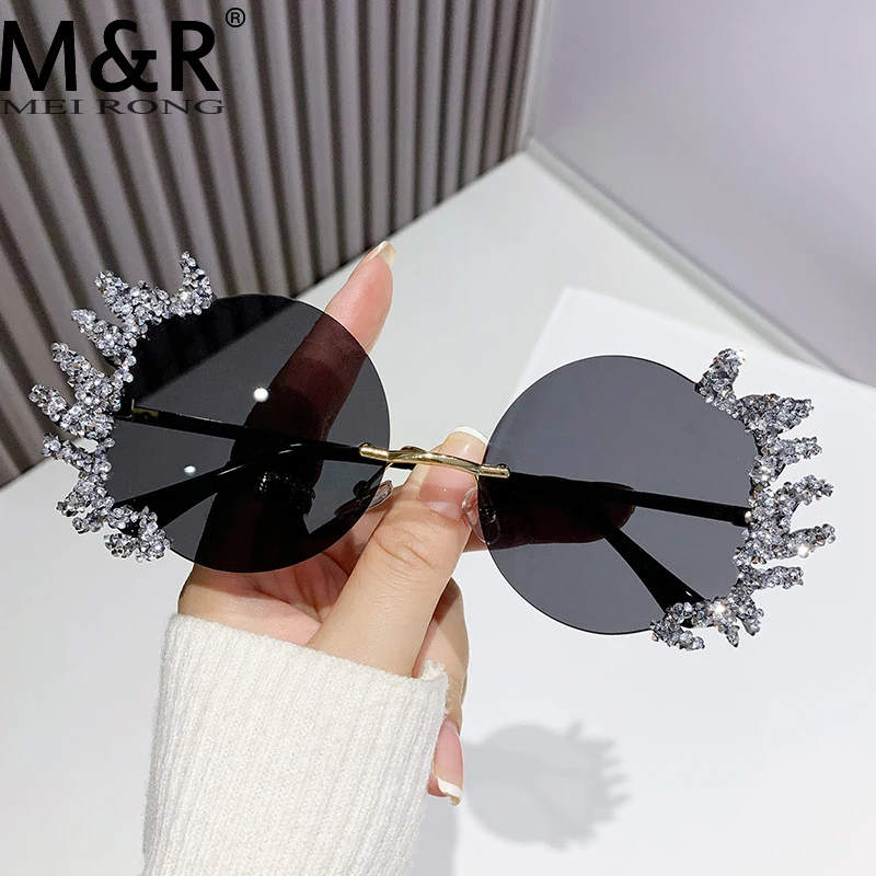 

2023 Fashion Women's Diamond Sunglasses New Personalized Frameless Metal Sunglasses Retro Round Frame Funny Sunnies Gafas De Sol