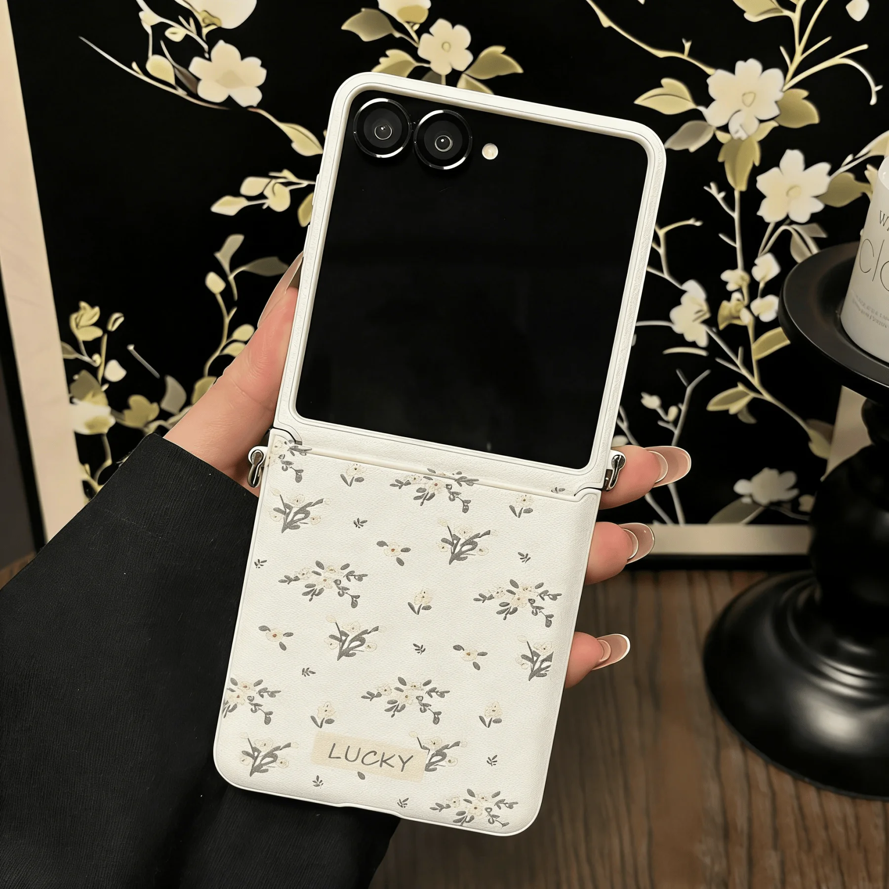 Korean Cute Fresh Green Leaves & White Flower Leather Rope Phone Case - Stylish Cover