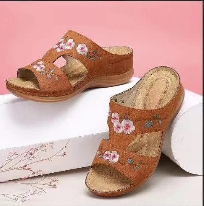 Women Casual Sandals Comfortable Soft Slippers Embroider   Flower Colorful Ethnic Flat Platform Open Toe Outdoor Beach Shoes Auburn