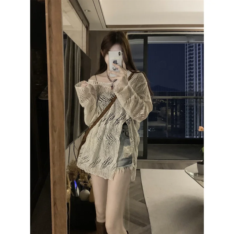 긴 소매 셔츠 여성 2024 여름 V-neck 니트 자외선 차단제는 고급 중공 얇은 디자인 감각 틈새 상단을 덮습니다.