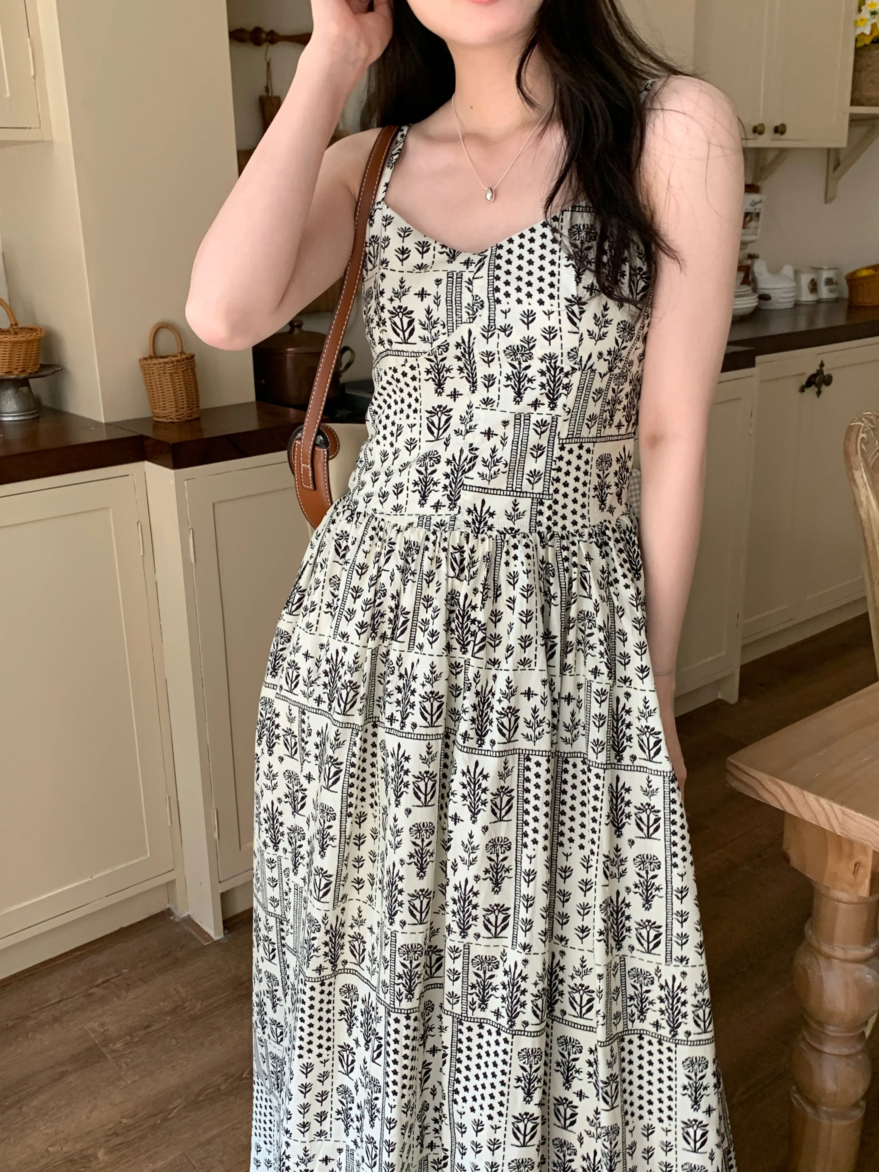 

Женское платье во французском стиле, винтажное платье без рукавов с оборками и принтом, платья на бретелях-спагетти с высокой талией и V-образным вырезом, лето 2024