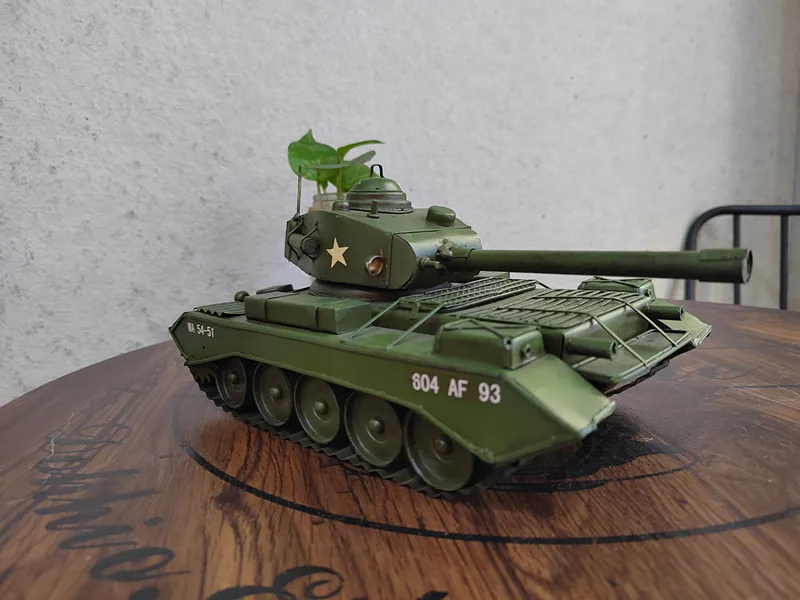 

Vintage Tank Model Statue Retro Iron Art Exquisite Old Tank Sculpture Metal Craft Gift for Military Fan Crafts