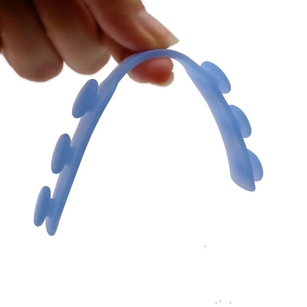Gros plan sur le mécanisme de réglage du crochet extension pour masque covid.