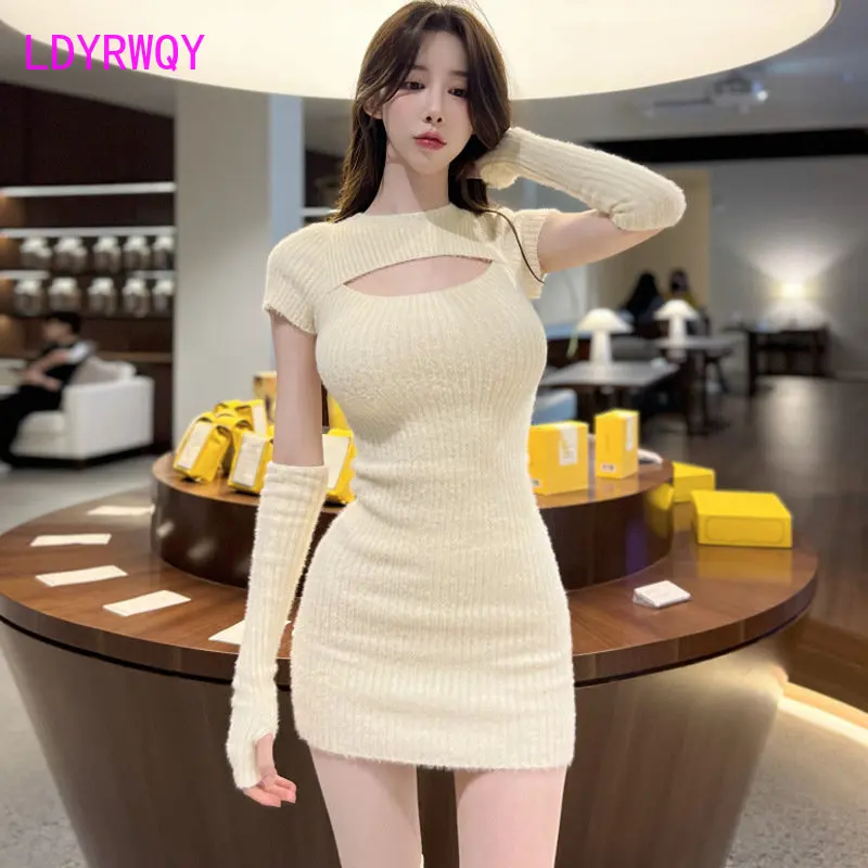 

Autumn and Winter 2022: Slim, sexy and chest revealing women's sleeve sleeves, buttocks and bottoming knitting dress women