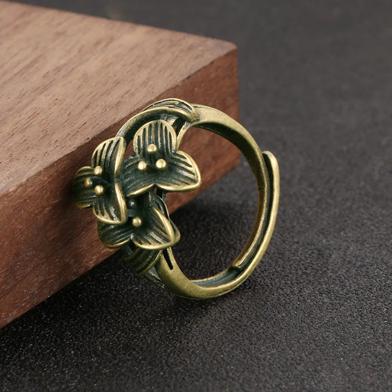 

Vintage Brass Flower Ring Home Decor Ornament Solid Pure Copper Adjustable Ring Figurines Miniatures Key Pendant Crafts Gifts