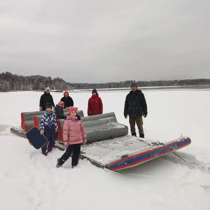 Factory Outlet Outdoor Winter Fun Inflatable Snow Sledge Snow Sled Paddle Board With Sofa For Adults And Kids