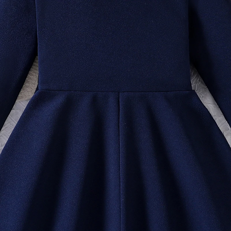 Marineblaues Fit-and-Flare-Kleid für Mädchen von 8–12 Jahren, Knopfleiste vorne und schlichter Rücken, lässiges Alltagskleid – Detail 9