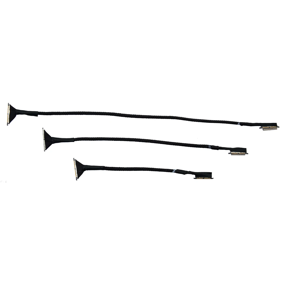 Câble coaxial O3 pour DJI FPV de 30 cm, courbé pour montrer sa flexibilité, connecteurs métalliques.
