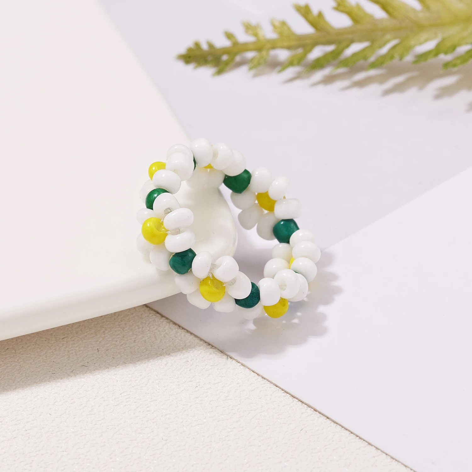Niedliche Bunte Transparente Harz-Acryl-Blumenringe für Frauen Böhmischer Handgefertigter Elastischer Reisperlenring Ästhetischer Schmuck – Detail 9
