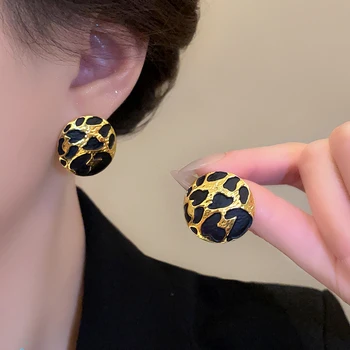 Metal Texture Round Leopard Print Clip on Earrings Without Piercing 2025 New Light Luxury Unique Design Ear Clips Women Earrings