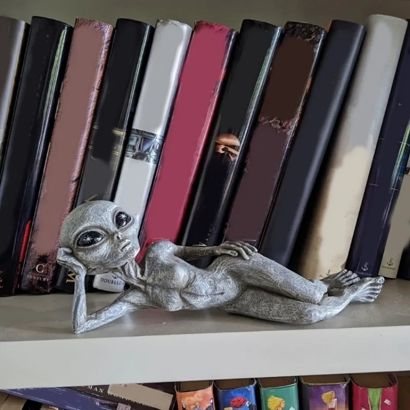 

1pc Alien Resin Statues Figurine Halloween Creative Statues Home Decor Garden Decoration