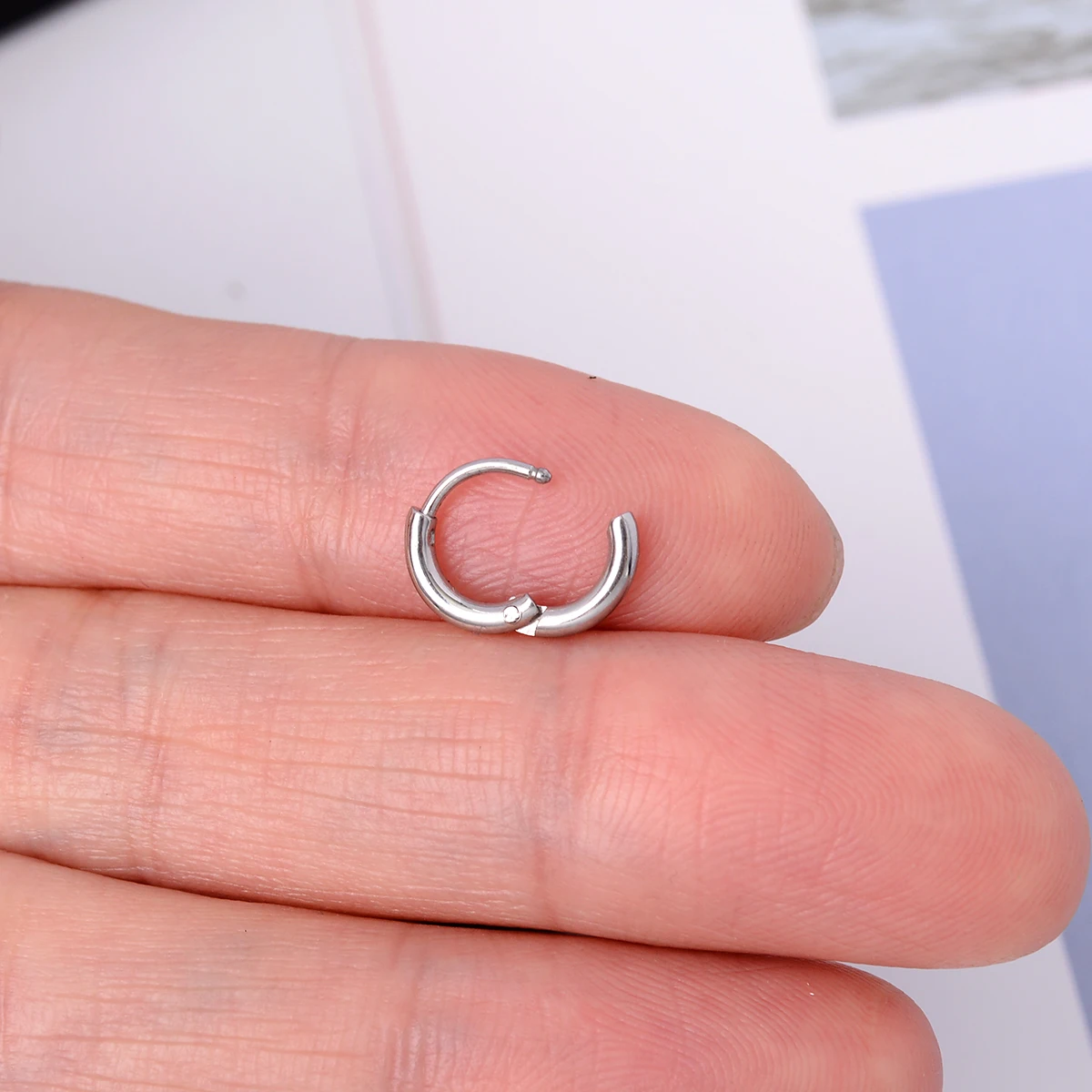 Single Minimal Gold Color Tiny Cartilage Hoop Earrings Glossy Earring Piercing Accessory Trendy Small Huggie Women Hoops For Men