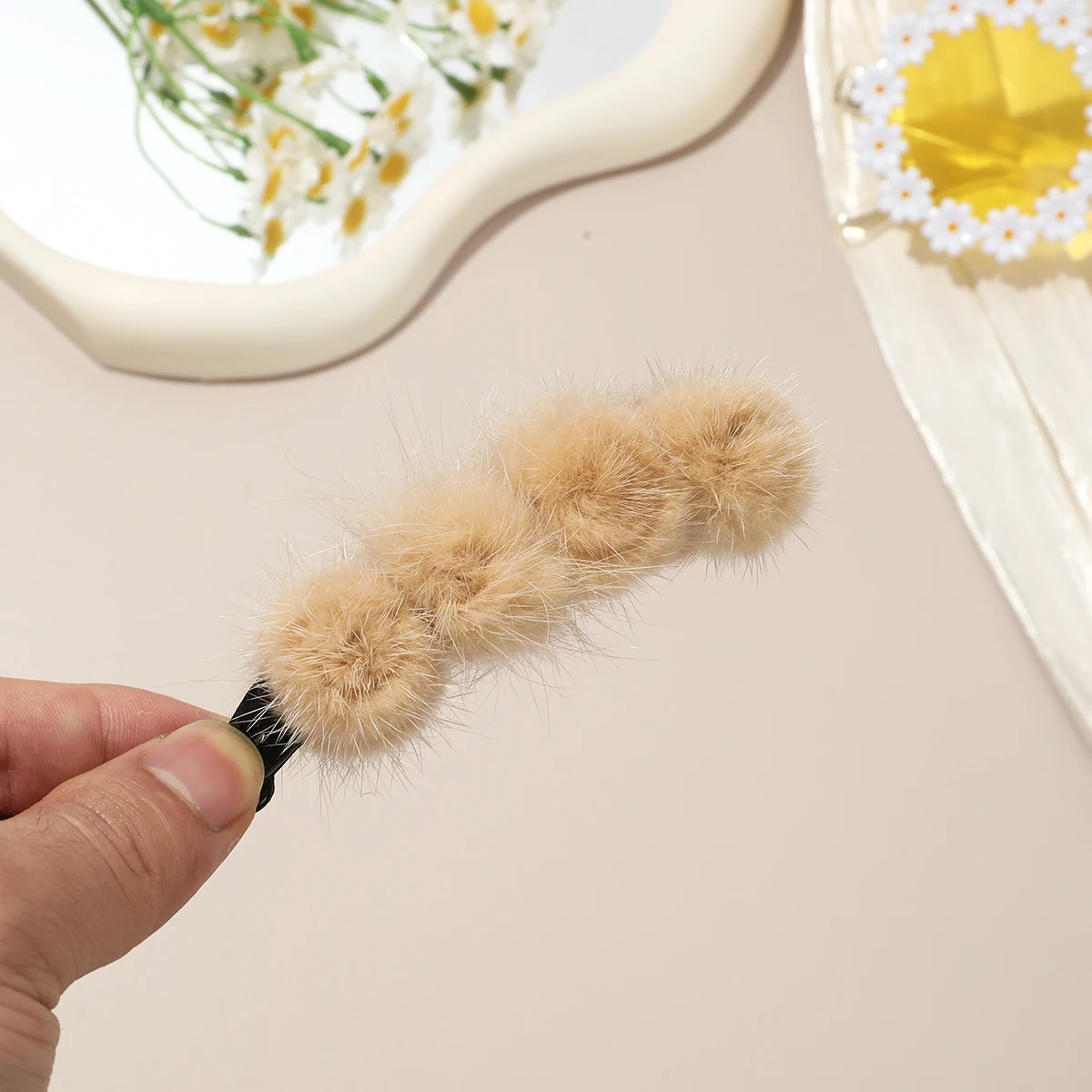 1pc Solid Color Plush Banana Clip Fashion Ponytail Holder Autumn Winter Hair Clip Hairpins Barrettes Women Hair Accessories