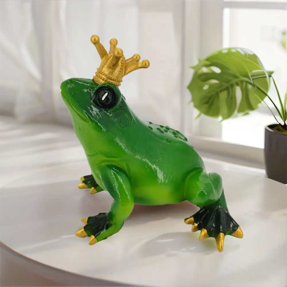 Garden Ornament Wearing Crown Miniature Frog Statues Handmade Resin Material Frog Figurines Cute Frog Ornament Indoor Outdoor