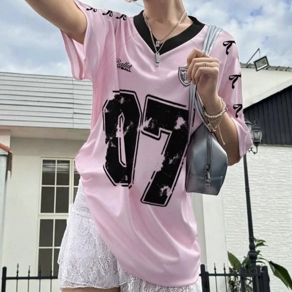 T-shirt da tennis sportive con scollo a V Adolescenti Adolescente Top corto da donna di grandi dimensioni Camicia da viaggio con lettera con fiocco con stampa di numeri larghi - immagine 2