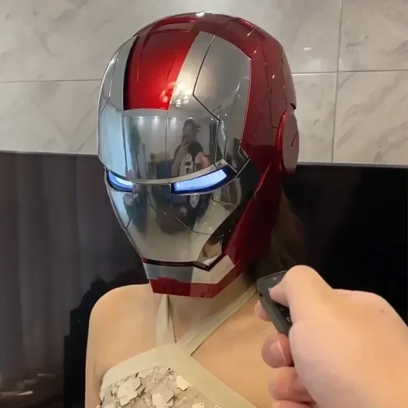 Casco Electrónico Portátil Iron-Man MK 5: Con Voz Y Control Remoto, Ojos LED Y Efectos De Sonido, Accesorio Y Figura De Superhéroe Perfectos Para Películas Y Colección De Adultos - Regalo