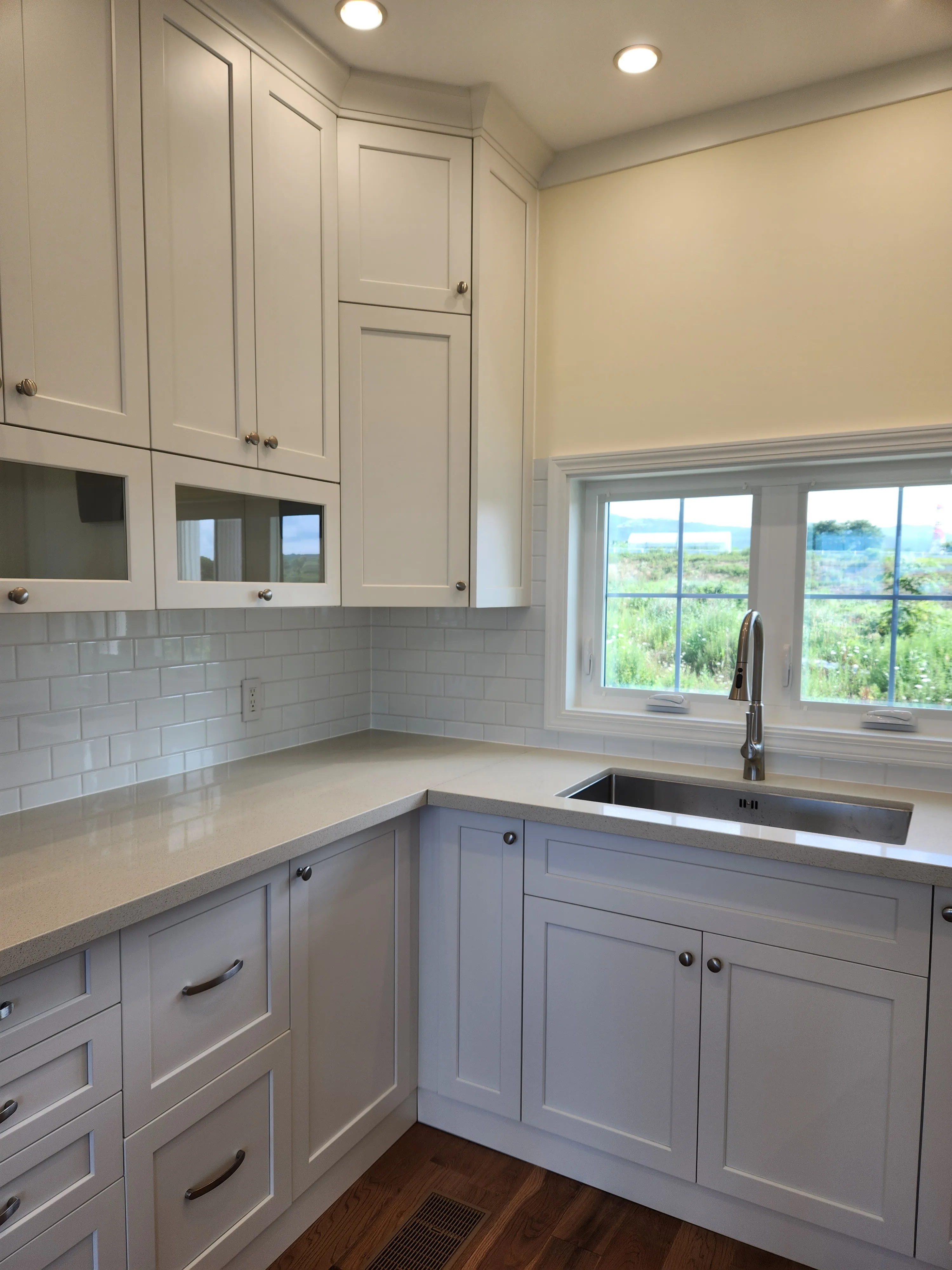 High Quality Solid Wood Style Shaker Doors Kitchen Cabinets 3