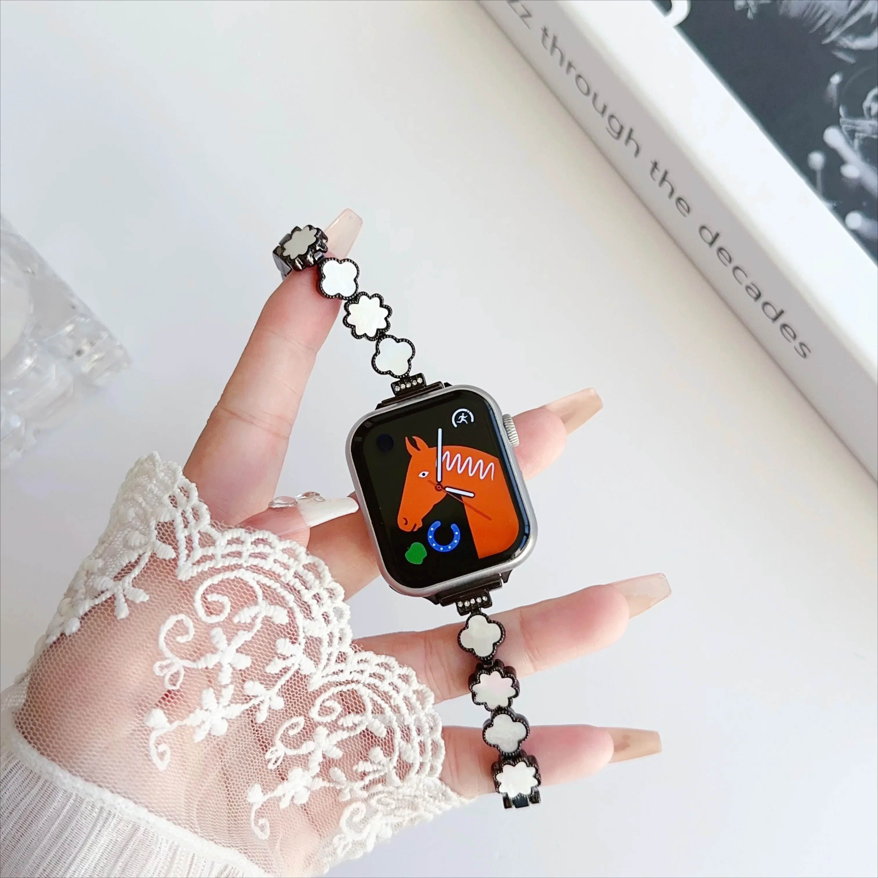 Elegant Slim Women's Band for Smartwatch - Chic and Versatile Design