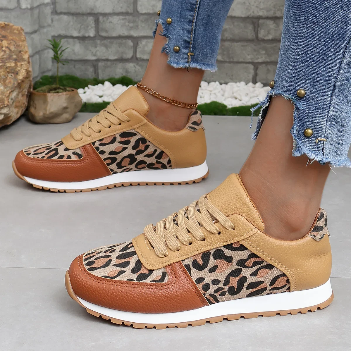 Large Outdoor Running Shoes, New Spliced Lace Up Sports Shoes, 2025 Low Cut Leopard Print Sports and Leisure Shoes for Women