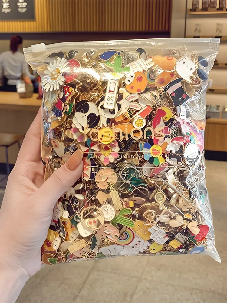 20304050pcsRandomBadgesPersonalizedCuteINSTidePinsBadgeBroochesAccessoriesCartoon