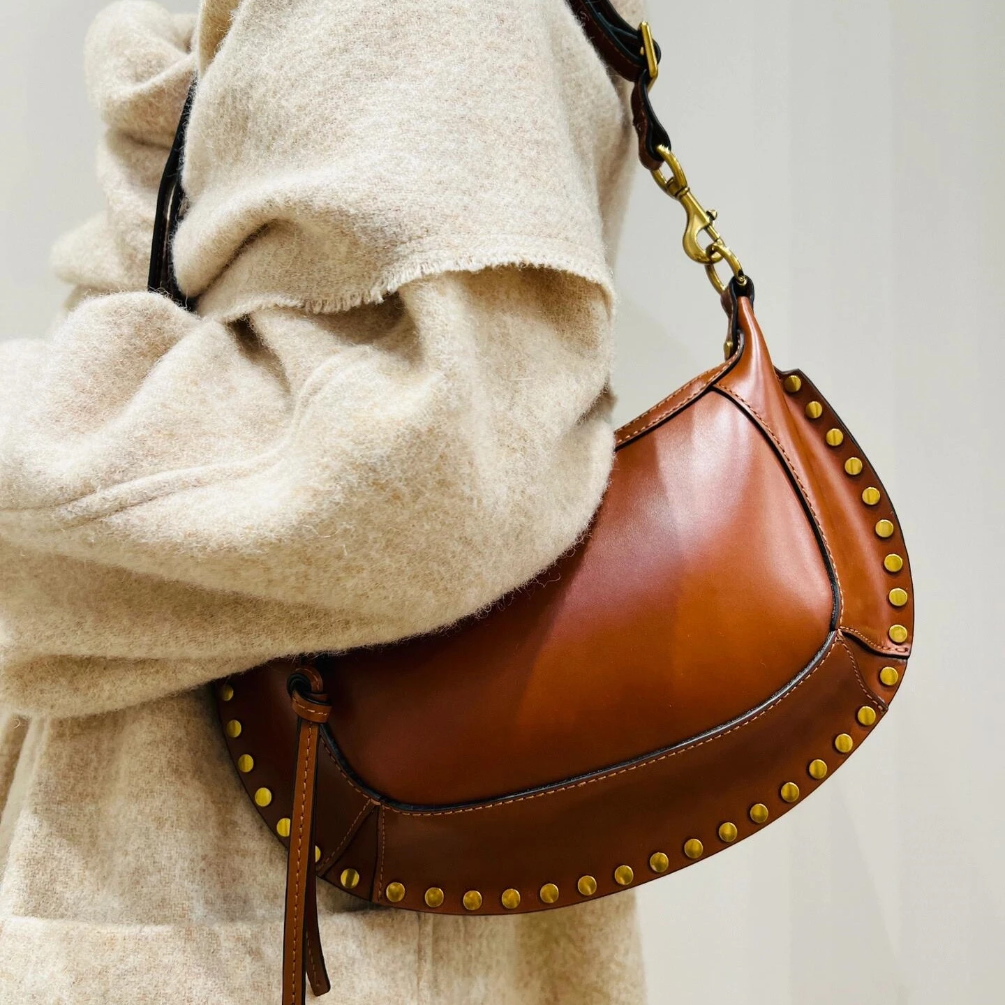 French Designer Gold Rivet Leather Shoulder Bag for Women's Retro Motorcycle Style Crossbody Bag High-quality Cowhide Handbag