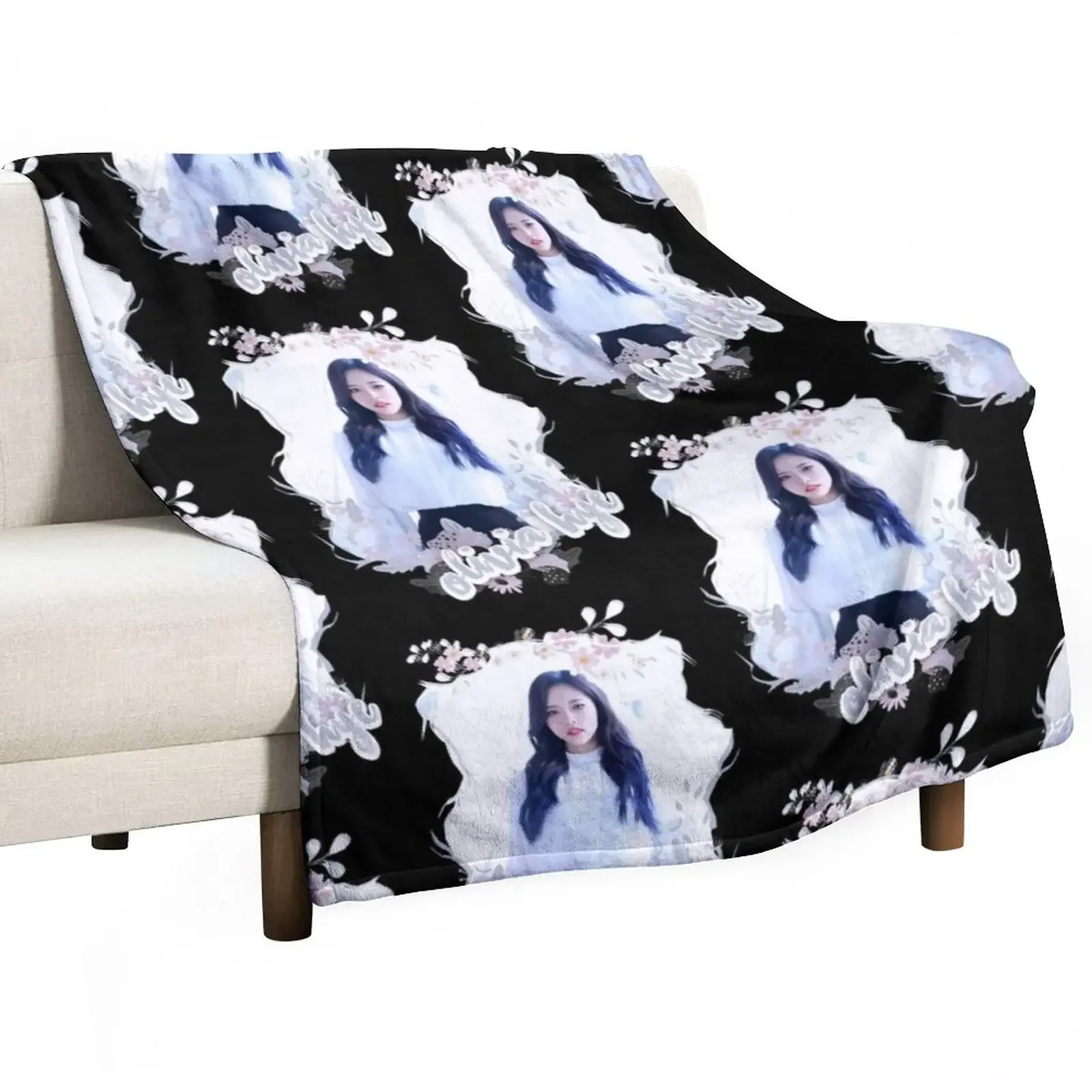 

Loona - Olivia Hye Throw Blanket christmas decoration warm for winter Kid'S Blankets