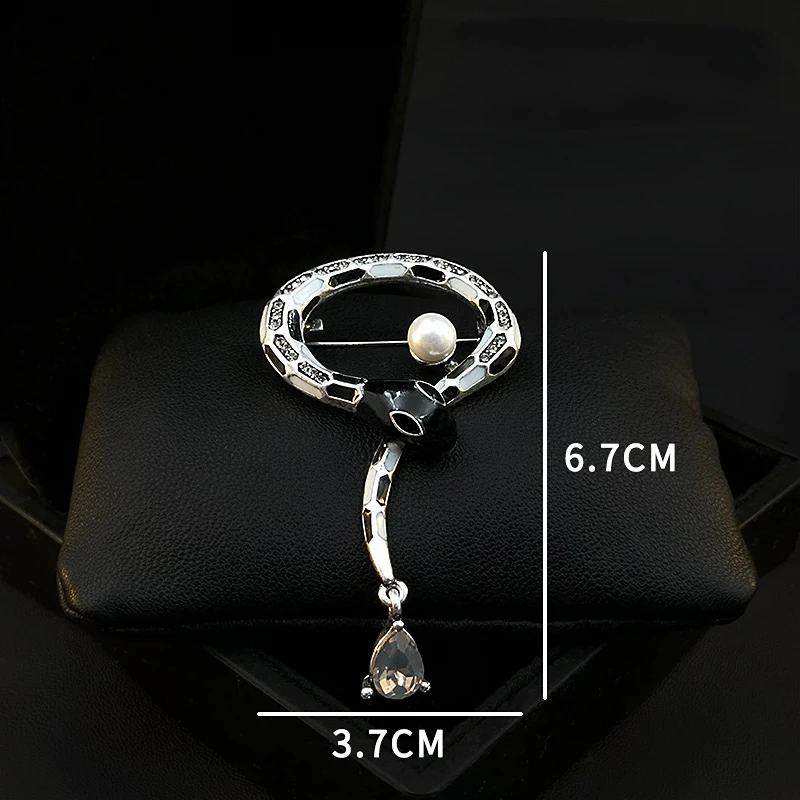 Exquisite Smart Snakes Brooch Men Women Retro Corsage Elegant Sweater Suit Animal Pin Accessories Pearl Rhinestone Jewelry Gifts