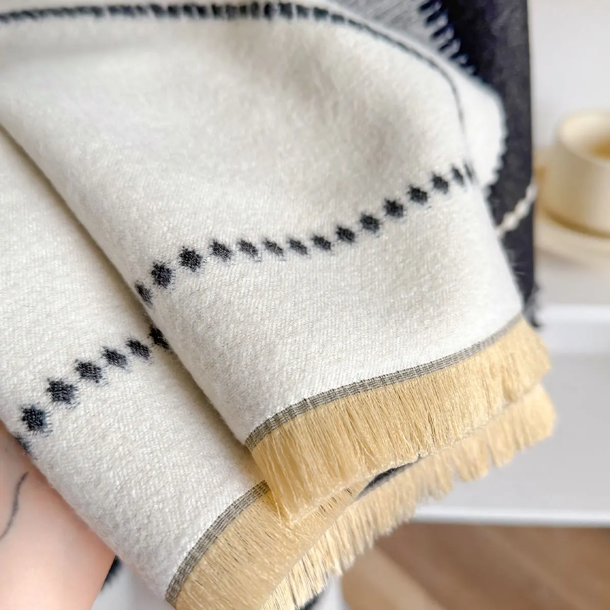 Women Autumn Winter Large Scarf for Female European and American Imitation Cashmere Thickened Air-conditioned Room Shawl Cloak