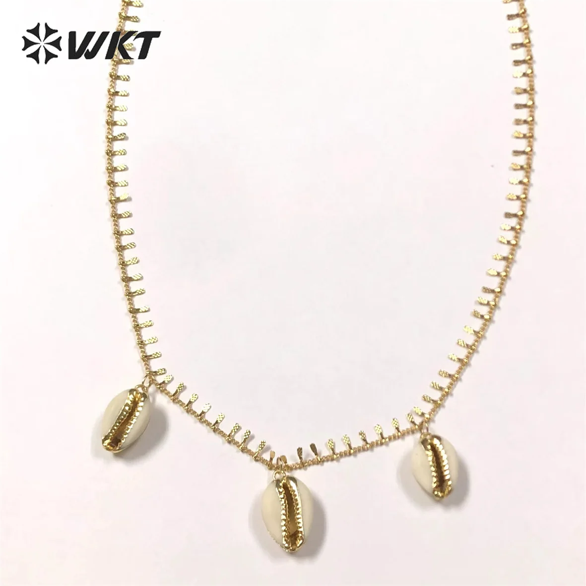 

WT-JN175 WKT Unique Design Gold Plated Necklace Natural Cowrie Small Leaf Brass Chain For Ladies Jewelry Gift Purchasing