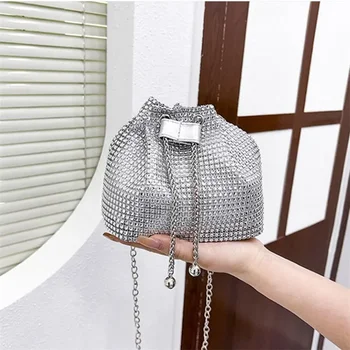 حقيبة عشاء ساحرة من حجر الراين متألقة برباط على شكل دلو حقائب كتف كروس للنساء مأدبة حفلات عيد الميلاد اليومية