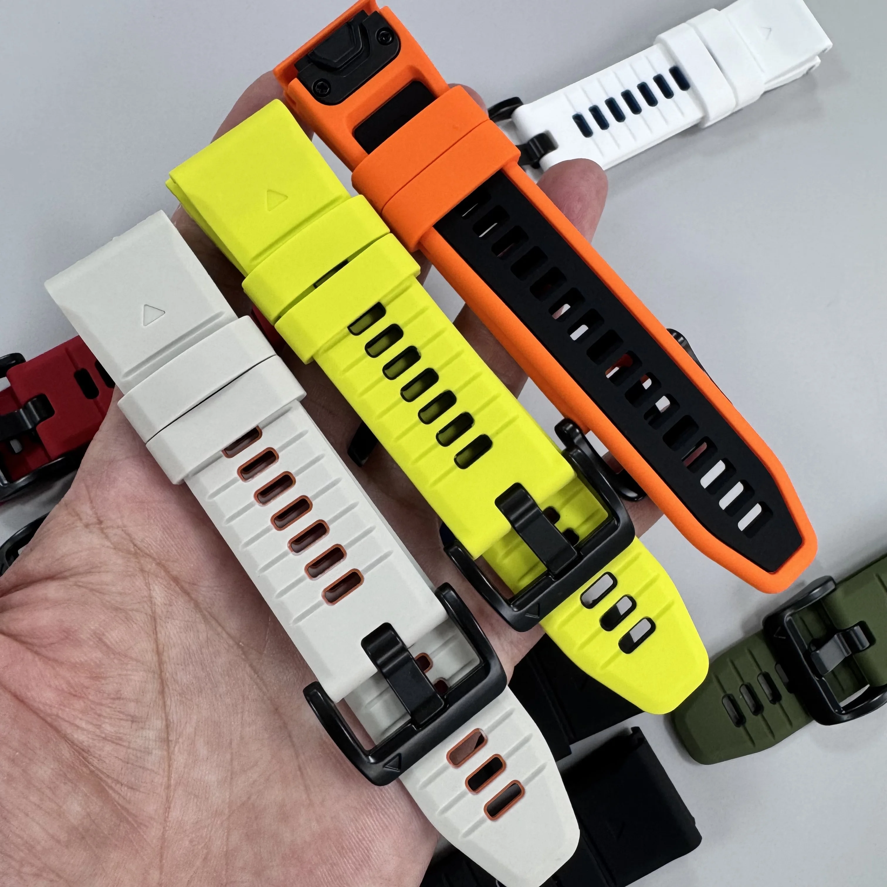 Versatile Sport Silicone Strap - QuickFit Design, 22mm & 26mm Options